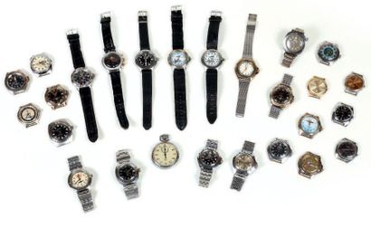 null Une collection de vingt-six montres-bracelets, six montres de bord et deux compteurs...