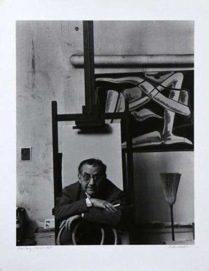 Arnold Abner NEWMAN (1918-2006) Man Ray dans son atelier, 1960.
Tirage argentique...
