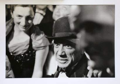 Yoshi TAKATA (1916-2009) Picasso et Jacqueline à Cannes, vers 1960.
Tirage argentique...