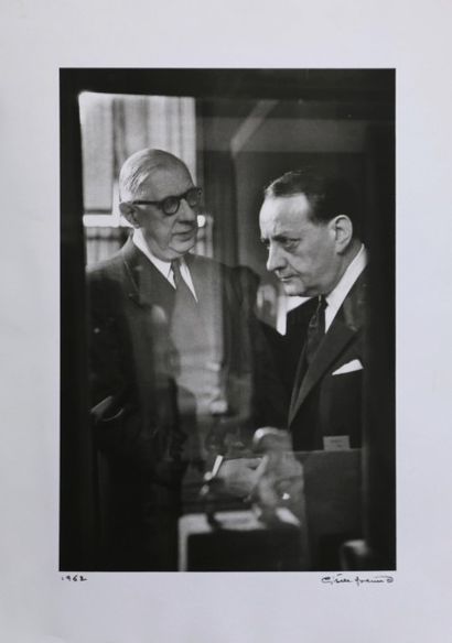 Gisèle FREUND (1908-2000) André Malraux et le général de Gaulle, 1962.
Tirage argentique...