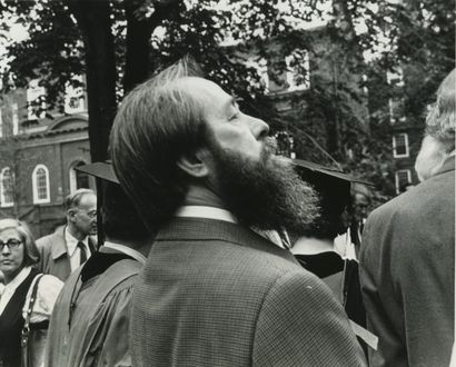 Franck HILL Alexandre Soljenitsyne à Harvard, 1978.
Tirage argentique d'époque, 19,1...