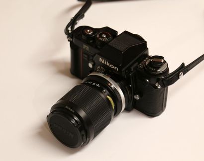 null Nikon F3 avec objectifs: Zoom Nikkor 1: 3,5-4,5/ 35-105mm, PC Nikkor 1:2,8/...