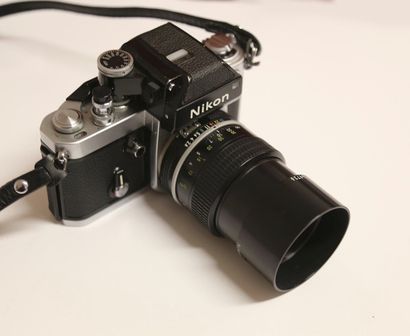null Nikon F2 avec objectif Nikkor -H-C- auto 1:2/50mm, Nikkor-S- auto 1:2,8/ 35mm...