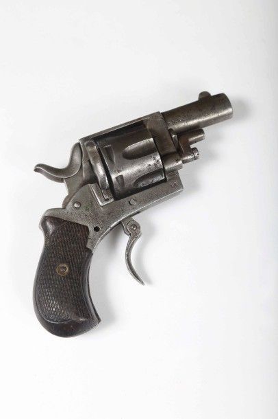 null Revolver Bulldog, six coups, calibre 320.
Dans l'état.
Vers 1880.