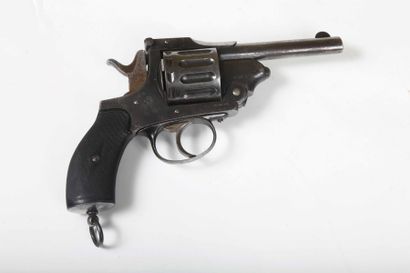 null Revolver «L'Explorateur», 12 coups, calibre 6 mm, double action.
Canon rond...