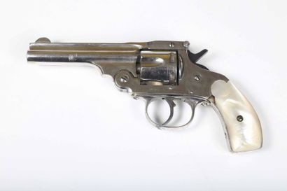 null Revolver Smith & Wesson 38 D.A., 5 coups, calibre 38, double action.
Canon rond...
