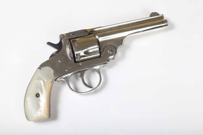 null Revolver Smith & Wesson 38 D.A., 5 coups, calibre 38, double action.
Canon rond...