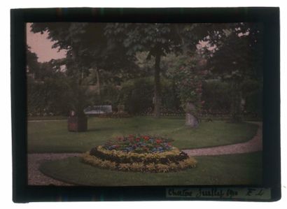 null Chatou et Chatenay (vraisemblablement Chatenay-Malabry), 1910 et 1911.
Dix autochromes...