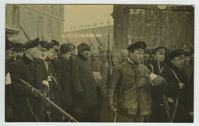Lakov STEINBERG Trois photographies de milices populaires à Petrograd, février 1917.
Tirages...