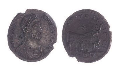 null ROME, JULIEN II (360-363).
Double maïorina d'Arles au buste barbu, drapé, cuirassé...
