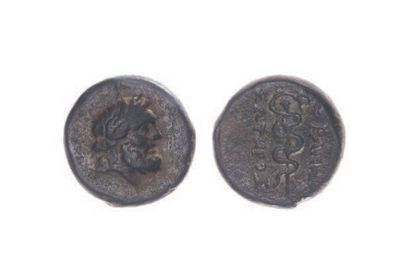 null MYSIE, Pergame (vers 100 av.).
Bronze (20 mm.) à la tête d'Asclépios. R/ Caducée....