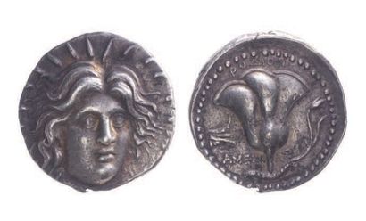 null CARIE, Rhodes (304-166).
Tétradrachme (13,48 g.) à la tête radiée d'Hélios....