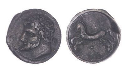 null NUMIDIE, Massinissa ou Micipsa (203-148-118).
Bronze (25 mm-16,5 g.) au buste...