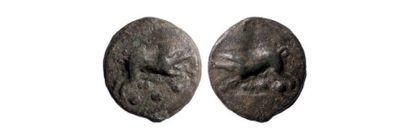 null ROME, République (280-245).
Quadrans de bronze coulé (80 g.) aux sangliers et...