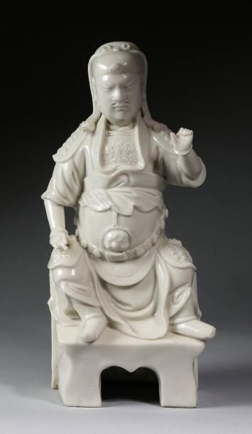 null Statuette de Guandi en porcelaine blanc de Chine Chine, dynastie Qing, époque...