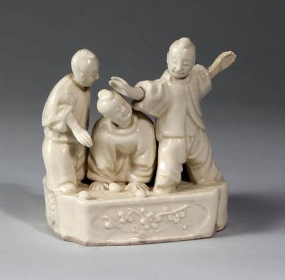null Groupe sculpté en porcelaine blanc de Chine Chine, dynastie Qing, époque Kangxi...