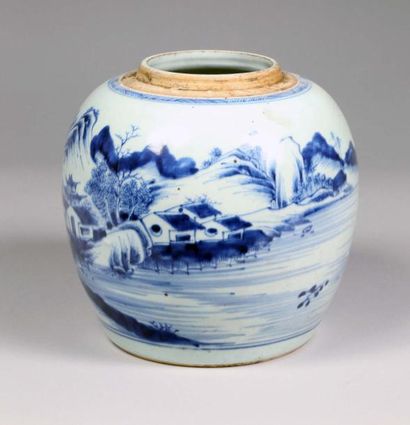 null Pot à gingembre de forme globulaire en porcelaine de la Chine, décor en bleu...