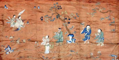 null Deux tentures en soie brodée de personnages, Chine, 19ème siècle.
On joint cinq...
