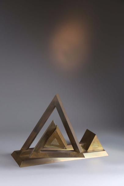 Yonel LEBOVICI (1937-1998) "Pantographe Pyramide", ?modèle ?de 1978
?Lampe triangulaire,...