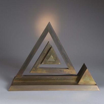 Yonel LEBOVICI (1937-1998) "Pantographe Pyramide", ?modèle ?de 1978
?Lampe triangulaire,...