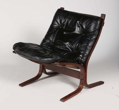 Ingmar RELLING (1920-2002) 
Deux fauteuils en lamellé collé traineau, garnis de coussins...
