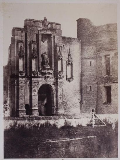 Louis Feroz? Château de Nantouillet l'Entrée et La Chapelle, vers 1860, deux épreuves...