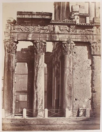 null Photographe non identifié. Temple d'Antonin et Faustine, vers 1856, grande épreuve...