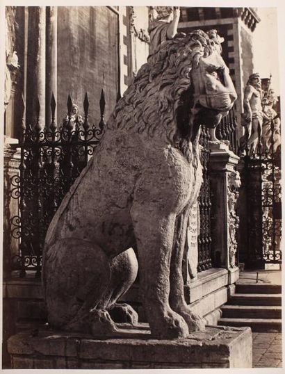 Attribué à Naya Le Lion de Saint-Marc, vers 1860, grande épreuve albuminée, 350x275mm....