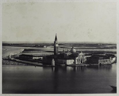 Naya et Ponti Album de Venise, années 1850 et suivante, 50 épreuves salées et albuminées...