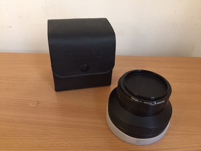SONY teleconversion lens x 1,5 et une Wide x 0,7.