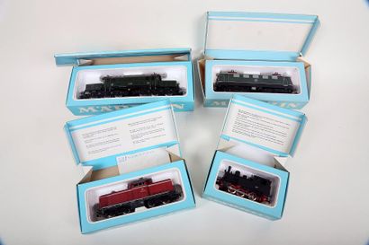 MARKLIN (avec boîtes) 4 locomotives - Petite loco-tender 3029 (noir et rouge) - Motrice...