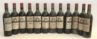 null 12 bouteilles CHÂTEAU LEOVILLE LAS CASES 2éme GCC St. Julien 1966. Étiquettes...