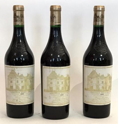 null 3 bouteilles CHÂTEAU HAUT BRION 1er GCC Pessac Léognan 1995. Etiquette fané...