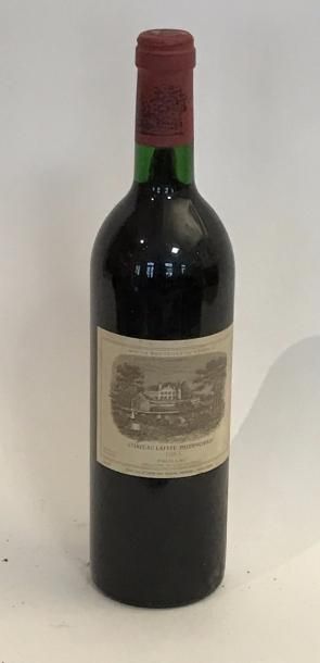 null 1 bouteille CHÂTEAU LAFITE ROTHSCHILD 1er GCC Pauillac 1983 - Niveau bas go...