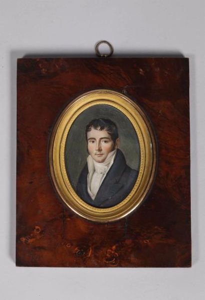 École française, vers 1815 - 1820 Portrait en buste d'un homme de trois-quarts droit...