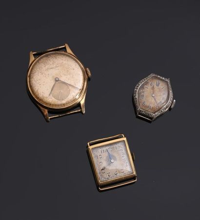 null Lot de 3 cadrans de montres bracelets en or jaune: un carré, un rond signé ZENITH...