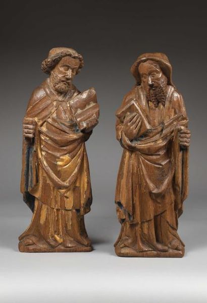 null Deux apôtres d'une même suite en chêne sculpté avec restes de polychromie et...