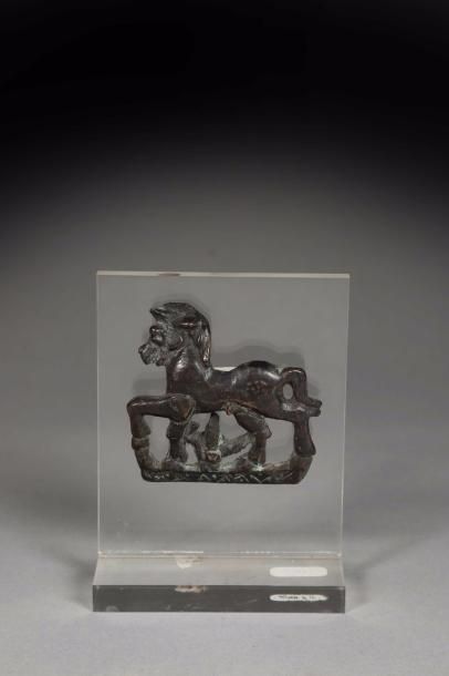 null Elément d'applique Cheval passant Bronze Art Romain, IIIème-IVème siècles L:...
