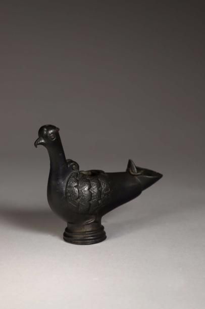 null Lampe à huile En forme de colombe Bronze.
 Art Byzantin, Vème-VIIème siècles.
...