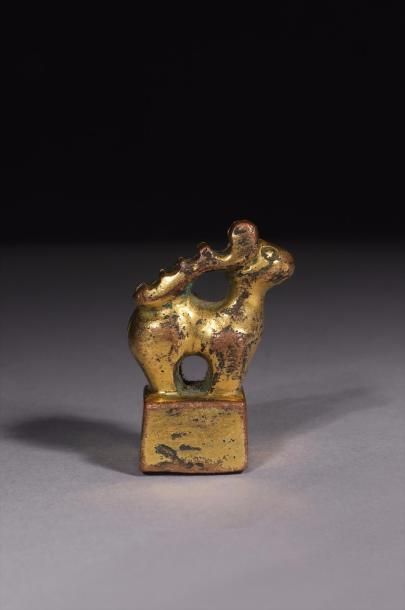 null Sceau Figurant un cervidé.
 Bronze doré.
 Chine, début de la Dynastie Han (Han...