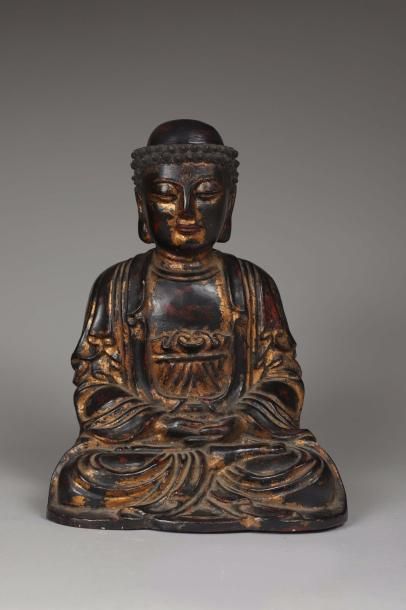 null Statue de Bouddha Figuré assis.
 Bois laqué, traces de dorure.
 Corée, Fin du...