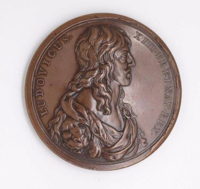 null Louis XIII. Belle et grande frappe de bronze (70mm) par Thomas BERNARD, datée...