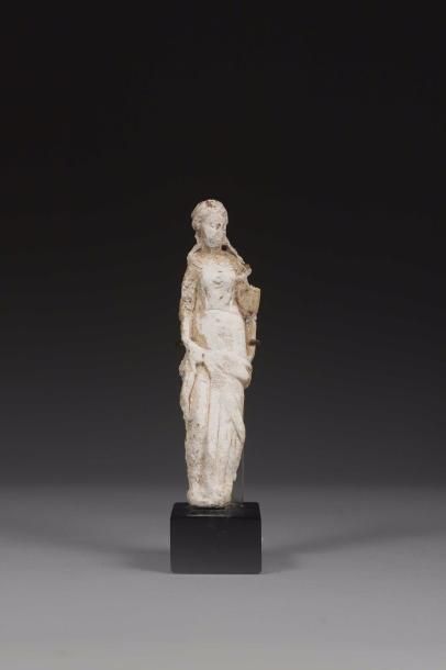 null Statuette féminine Figurant une Vénus drapée.
 Calcaire ?, importantes usures...