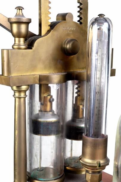null Pompe à vide à deux cylindres signée 'Dumotiez à Paris', vers 1820.
Instrument...