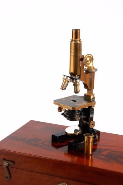 null Grand microscope composé signé 'Carl Jena
N° 9069', vers 1880. Lourd et très...