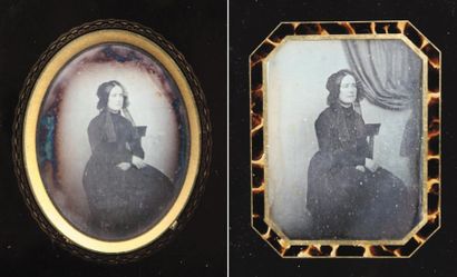 null Daguerréotypes. Deux portraits d'une même femme,1848. A vue 9,5 x 7,4 cm (ovale)...