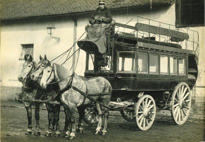 DELTON [Jean] 10 photographies d'équipages hippomobiles vers 1900. Omnibus, Charrette...
