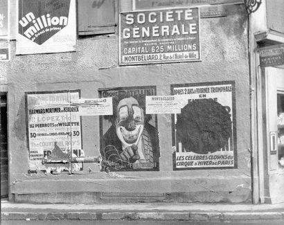 François TUEFFERD (1912-1996) Mur d'affiches à Montbéliard , 1934. Tirage argentique...