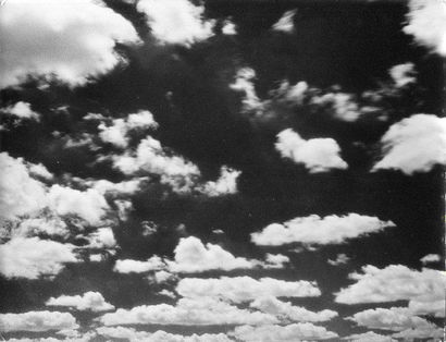 Studio REISS Etude de nuages, vers 1935. Tirage argentique d'époque 18,1 x 23,8 cm....