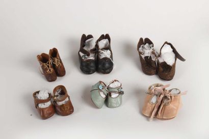 null Lot de 6 paires de souliers de poupées, dont 1 JUMEAU T.11